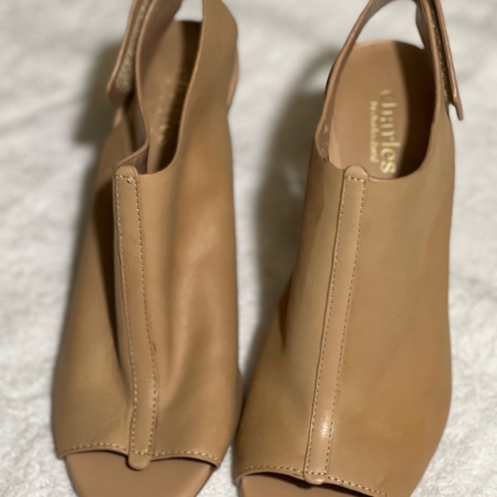 Women tan 4” heel sandal